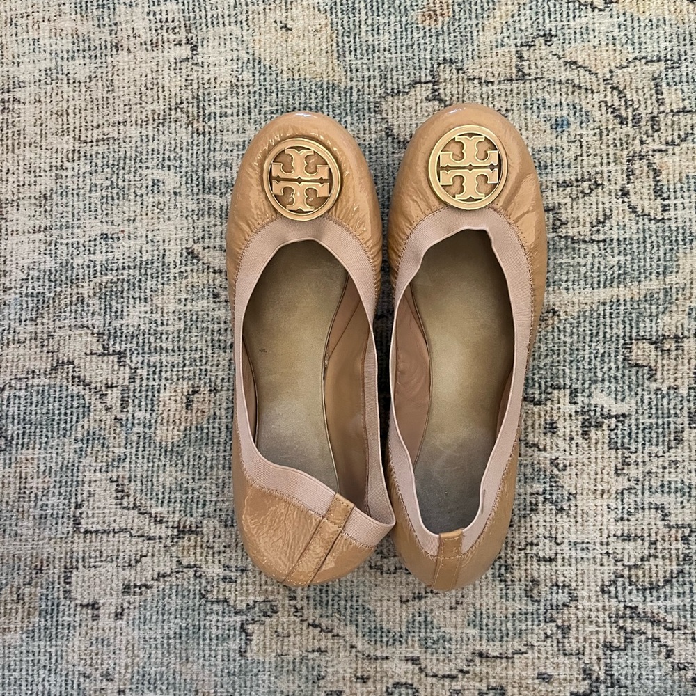 Tory Burch flats
Tan leather
Size 10